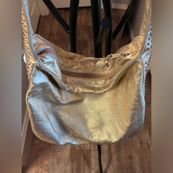 1980’s METALLIC GOLD leather VINTAGE studded bag with 🦁 LION HEAD studs - Picture 5 of 15